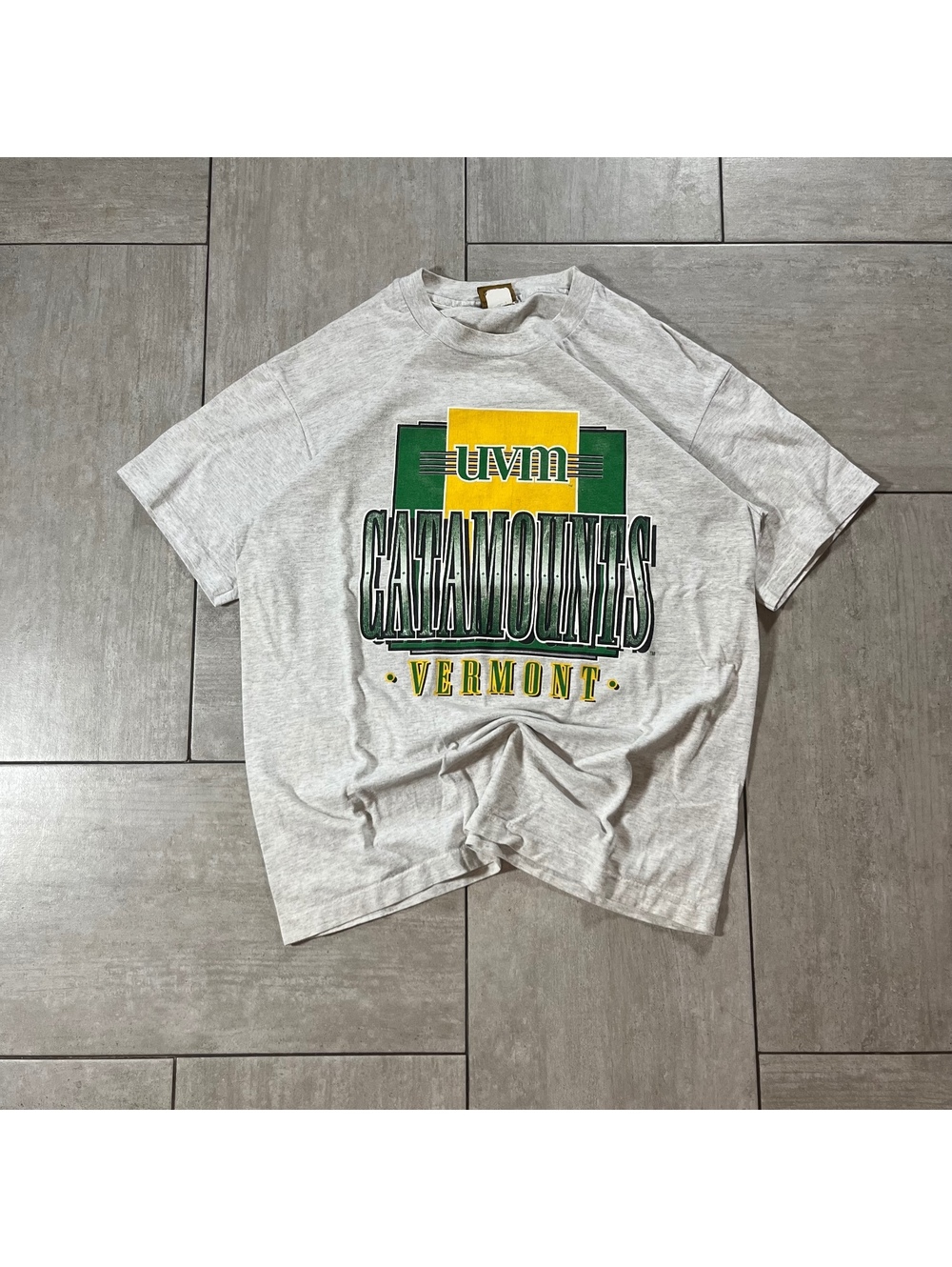 Vintage Nutmeg UVM Catamounts Vermont Graphic T-Shirt size XL